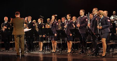 Owacje na stojąco w Płocku. Wyjątkowy koncert Wojska Polskiego poruszył publiczność!