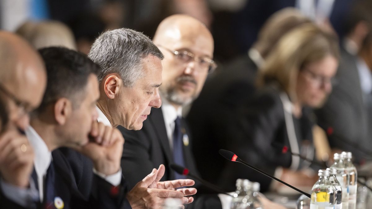 Premier Ukrainy, Denys Szmyhal na konferencji w szwajcarskim Lugano 
Dostawca: PAP/EPA.
