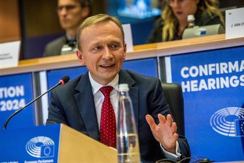 Nowy polski komisarz w UE. Kandydatura Piotra Serafina zaakceptowana
