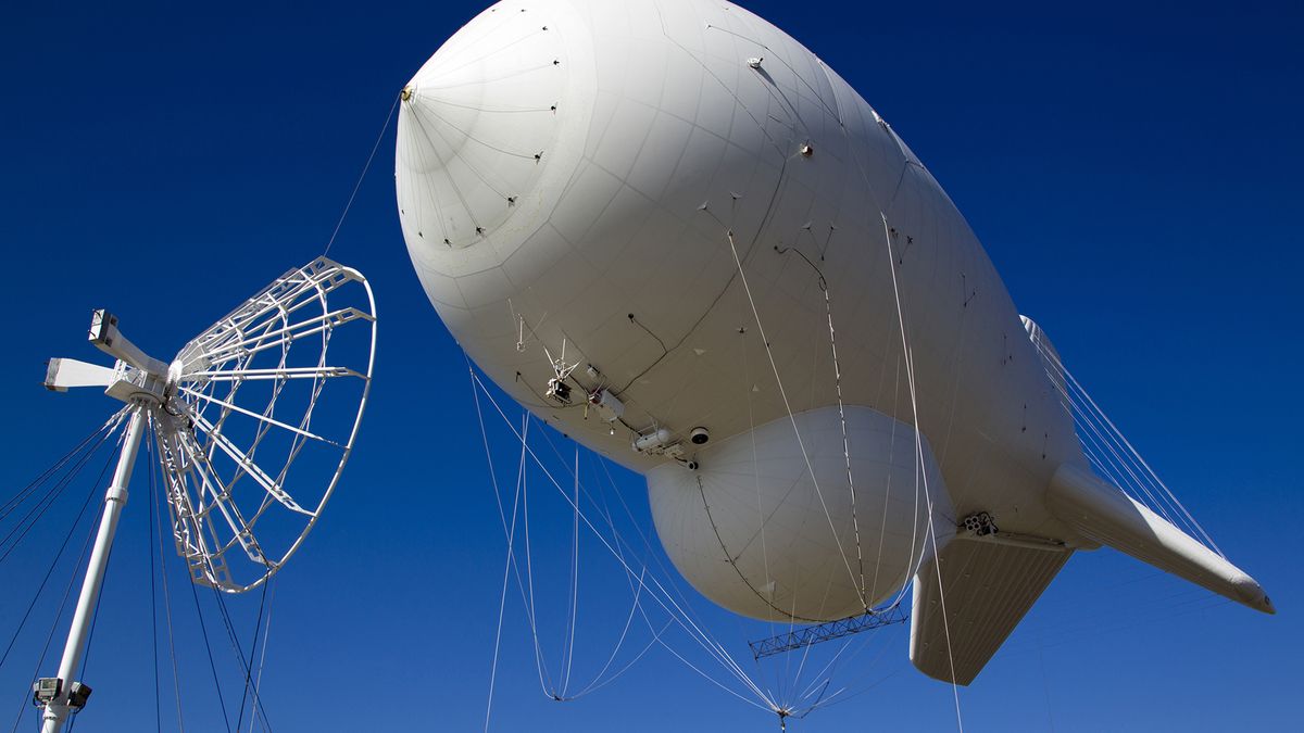 Aerostat QinetiQ może pozostawać w powietrzu nawet 30 dni