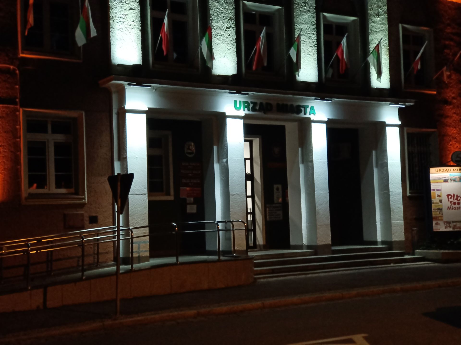 Taniej, ale i bardziej nijako. Test OPPO Reno 3 64