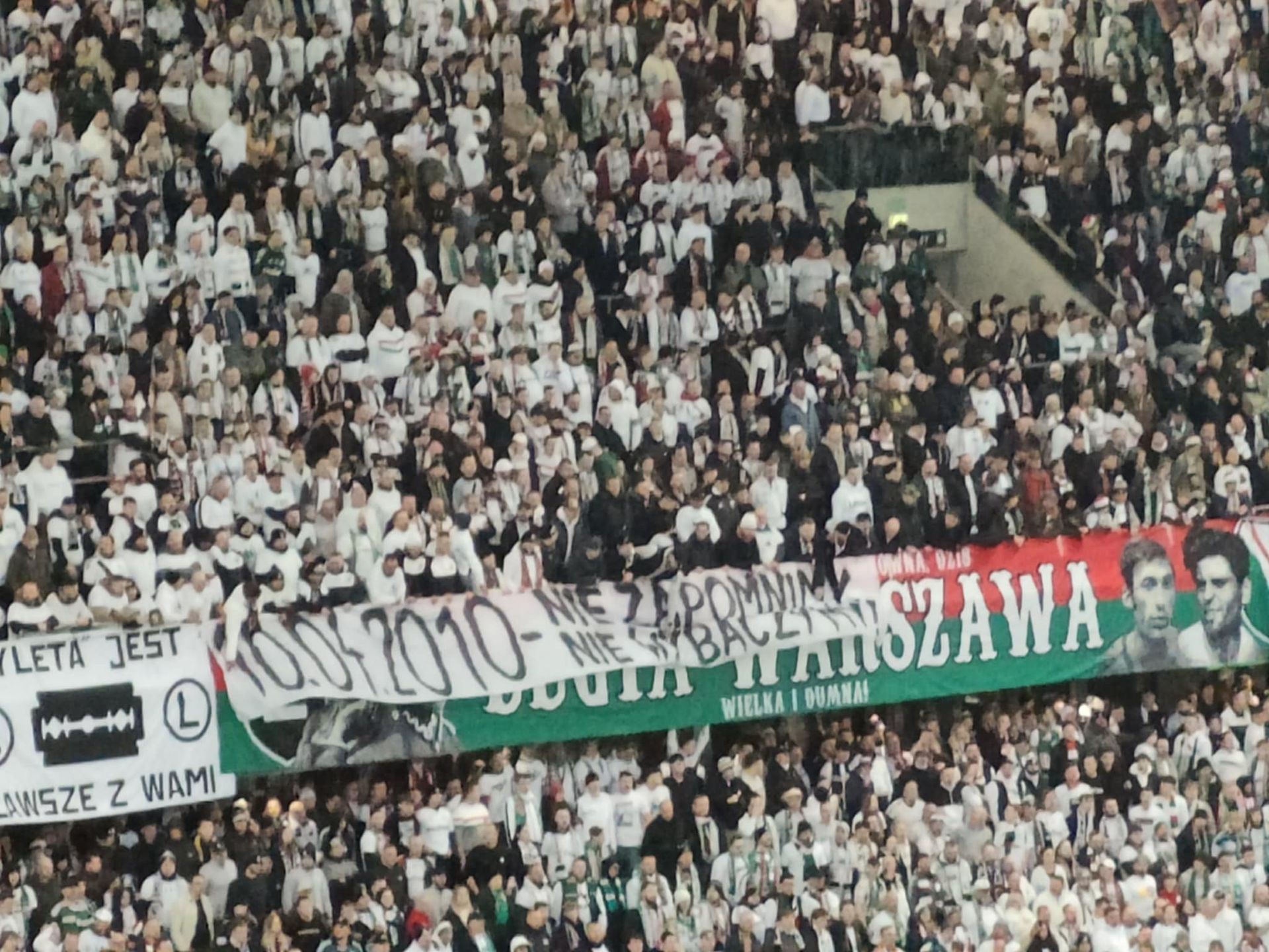 Oprawa kibiców Legii Warszawa podczas meczu z Chelsea FC