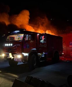 Ogromny pożar w Helu. Ogień objął remizę strażacką