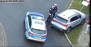 Oleśnica: Policjanci wybili szybę. Ratowali kobietę uwięzioną w aucie
