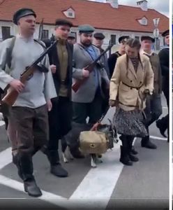 Koza zbuntowała się na paradzie wojskowej w Białorusi. "Sabotażystka"