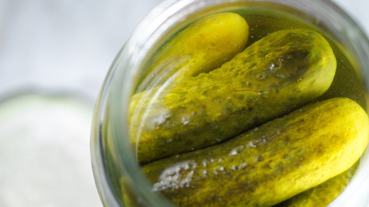 Wkładam plasterek do każdego słoika z ogórkami. Podkręca smak jak żaden inny dodatek
