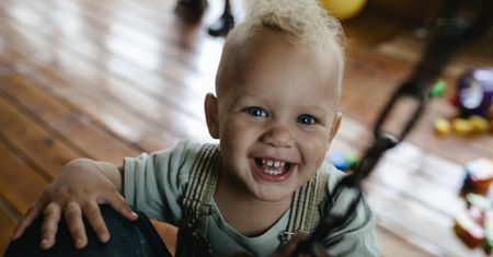 Oznacza "panujący nad światem". Dziś rzadko nazywa się tak chłopców