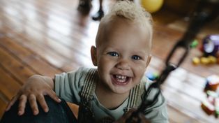 Oznacza "panujący nad światem". Dziś rzadko nazywa się tak chłopców