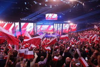 PiS mobilizuje wyborców w "Spodku". Start konwencji opóźniony