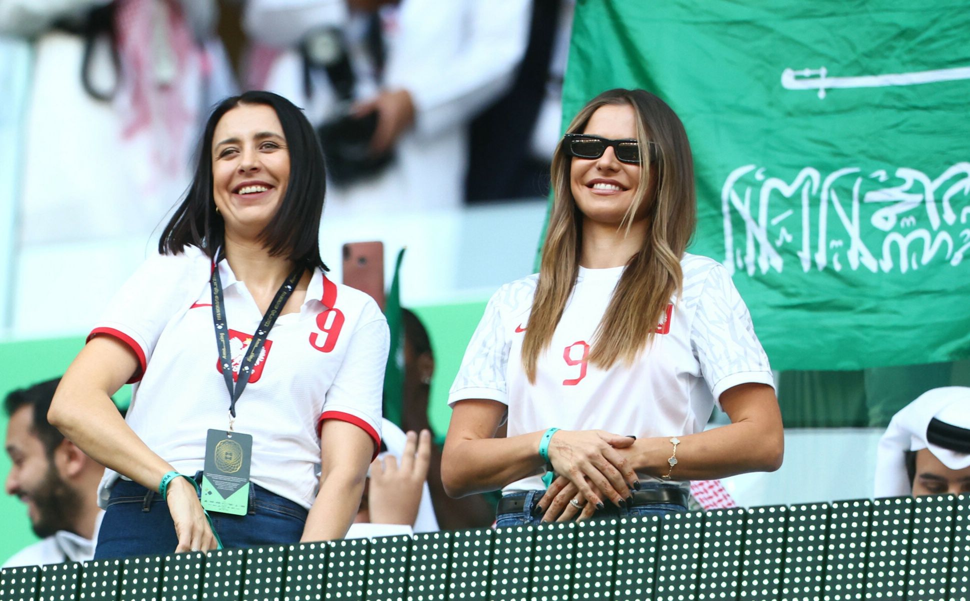 Anna Lewandowska i Milena Lewandowska na trybunach 