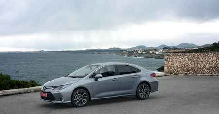 Nowa Toyota Corolla w cenie auta miejskiego. Jest jednak pewien haczyk