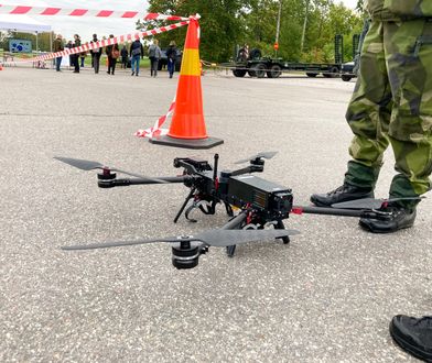 Fragmenty wojskowego drona na plaży w Ustce