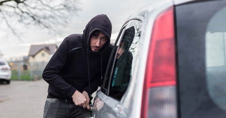 Złodzieje mają żniwa przed świętami – jak ustrzec się kradzieży?