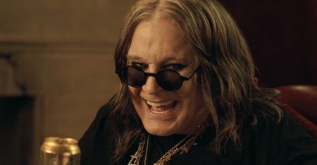 Odgryzł głowę gołębia, odurzył duchownego, był prawdziwym "Księciem Ciemności". Ozzy Osbourne zmarł w wieku 76 lat