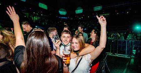 Tak się bawią Holendrzy. 1300 osób na imprezie podczas lockdownu