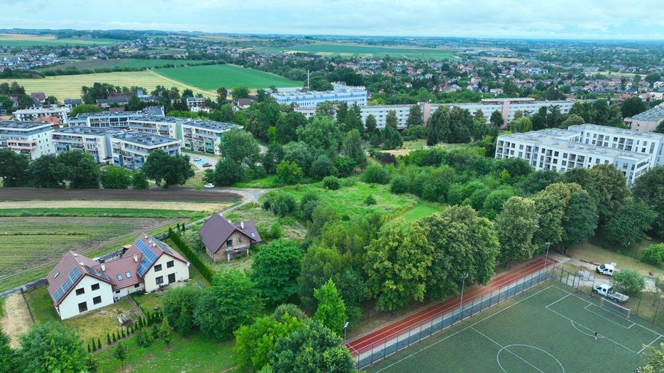 W tym miejscu mają powstać dwa bloki komunalne i trzy deweloperskie