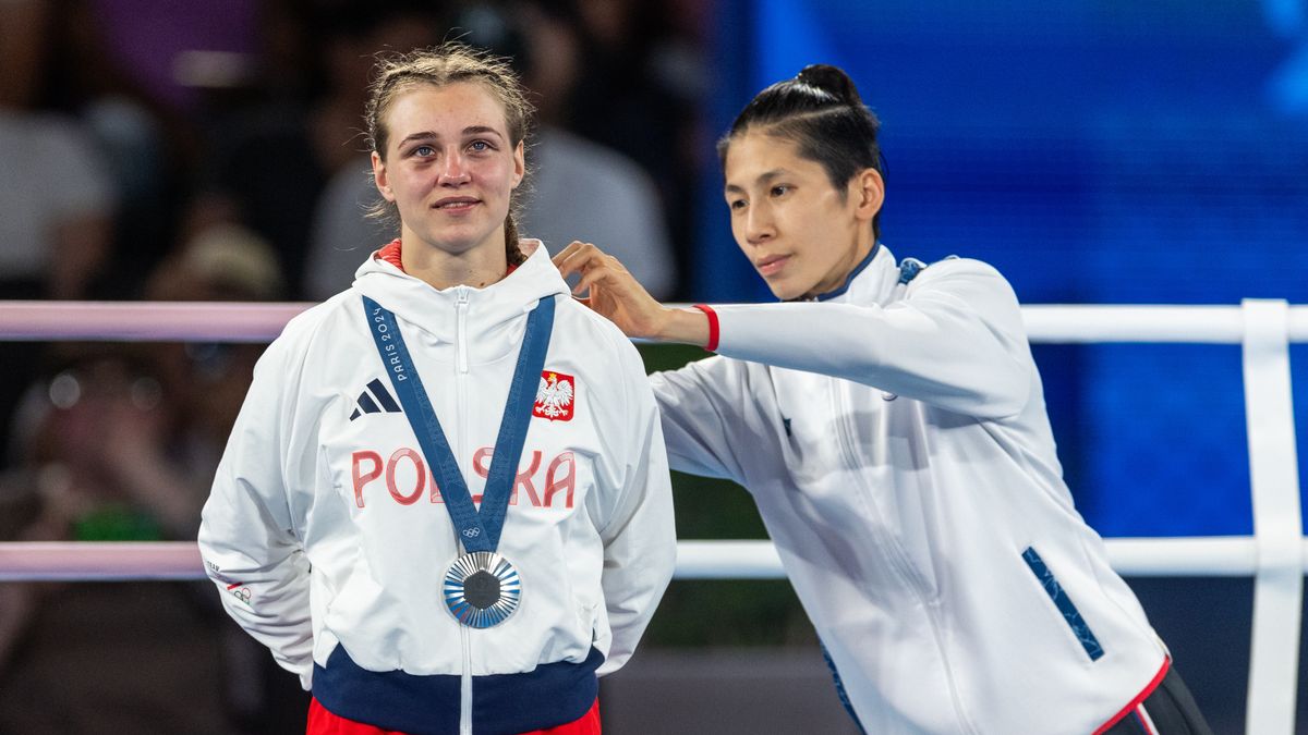 Silver medalist Julia Szeremeta (L)  of Poland and  Gold medalist Yu Ting Lin of Chinese Taipei pose after the Women's 57kg Final on day fifteen of the Olympic Games Paris 2024 at Roland Garros on August 10, 2024 in Paris, France (Photo by Andrzej Iwanczuk/NurPhoto via Getty Images)