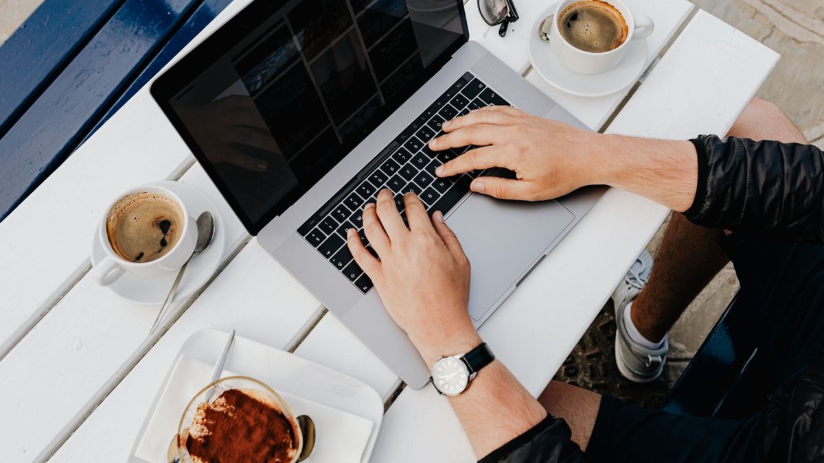 Za sprawą koronawirusa klienci przenieśli się do sklepów internetowych