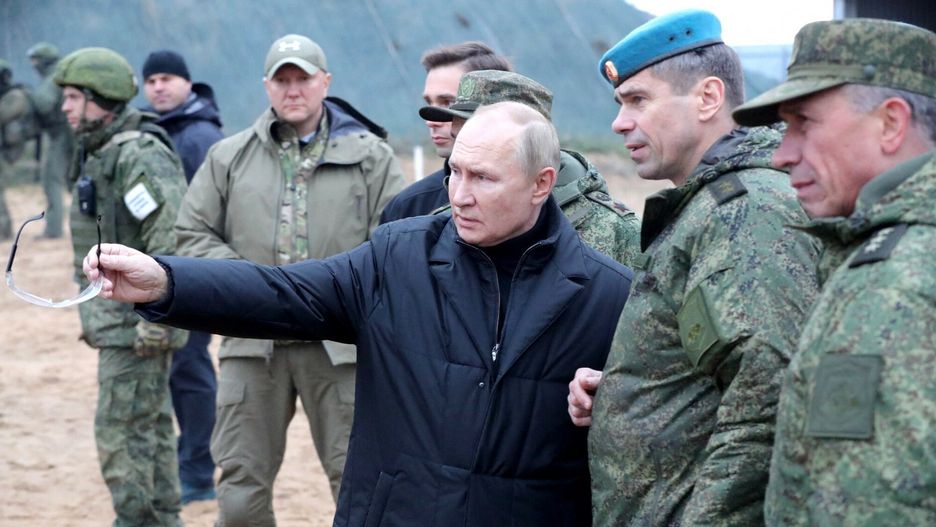 Putin na poligonie w Riazaniu
RYAZAN, RUSSIA - OCTOBER 20: (---EDITORIAL USE ONLY - MANDATORY CREDIT - "KREMLIN PRESS OFFICE / HANDOUT" - NO MARKETING NO ADVERTISING CAMPAIGNS - DISTRIBUTED AS A SERVICE TO CLIENTS----) Russian President Vladimir Putin inspects a training ground in the Ryazan region for recruits who were summoned into military service under a partial mobilization, in Ryazan, Russia on October 20, 2022. Putin checked the readiness of those going to the combat zone and issues of forming new units, said a statement. Kremlin Press Office/Handout / Anadolu Agency/ABACAPRESS.COM
AA/ABACA