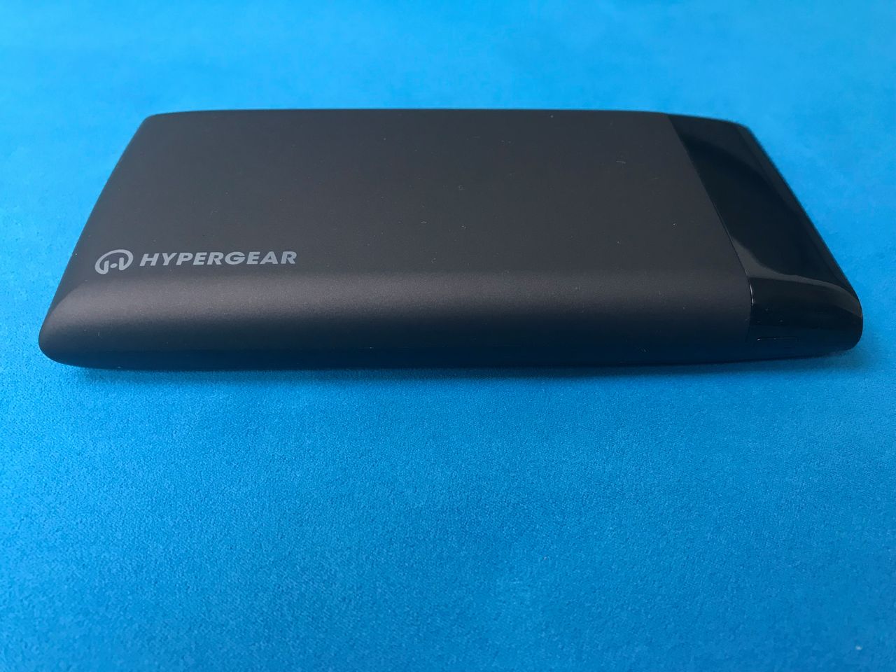 Mnie powerbank HyperGear kojarzył się ... z mięciutką poduszeczką.