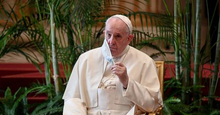 Wstrząsający raport u papieża Franciszka. "Przyjął go z bólem"