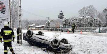 Jamnica: Dachowanie. Kierowca trafił do szpitala [ZDJĘCIA]