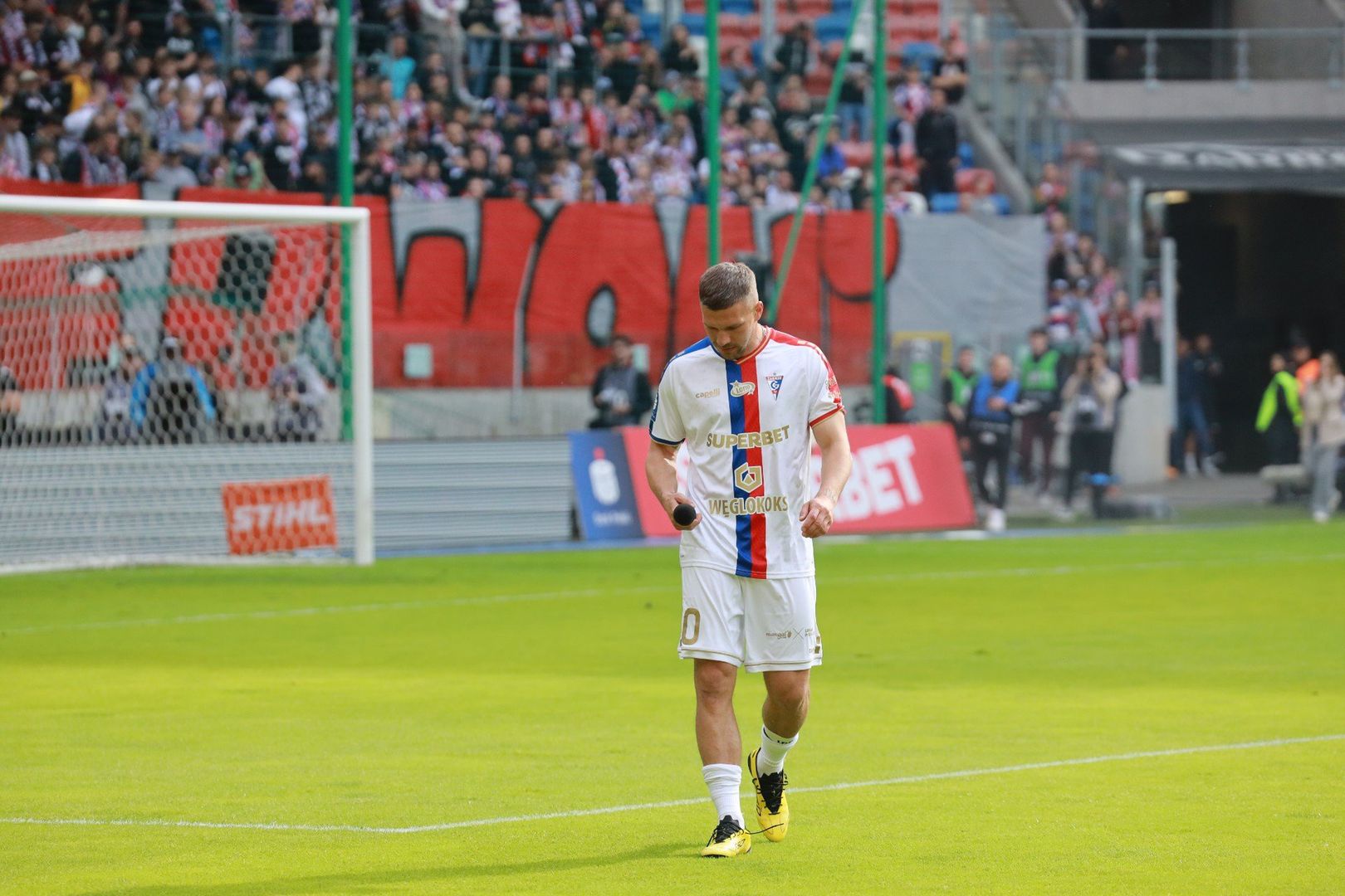 Lukas Podolski przedłużył kontrakt z Górnikiem Zabrze do czerwca 2026.
