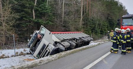 Tragedia. Nie żyje kierowca ciężarówki [Foto]