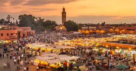 Jemaa el-Fna. Ten plac budzi się do życia, kiedy zapada zmrok