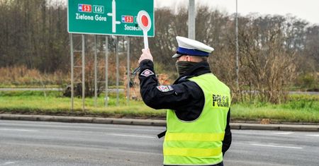 1000 zł mandatu za wyprzedzanie na skrzyżowaniu. Są dwa wyjątki
