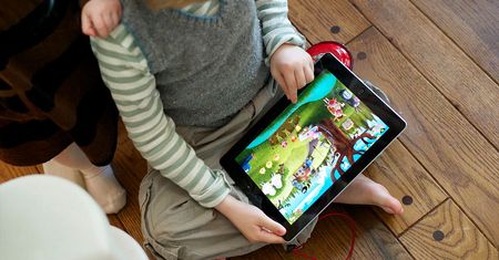 Dziecko i technologia. "Tablet niepostrzeżenie wkroczył w codzienność"
