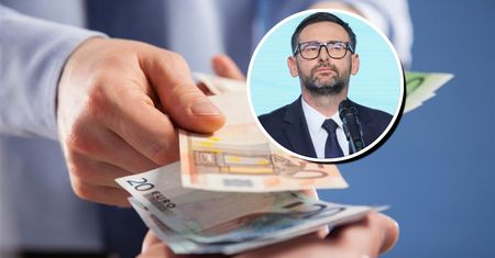 Tak dorabiają europosłowie. Brytyjski dziennik wymienia m.in. Daniela Obajtka