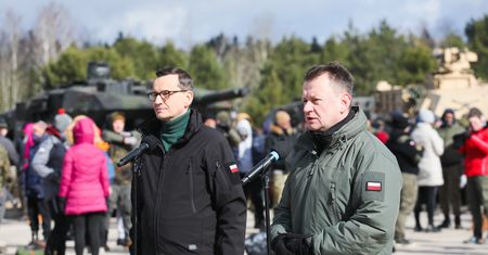 "Żądamy informacji". Błaszczak zataił przed Morawieckim?