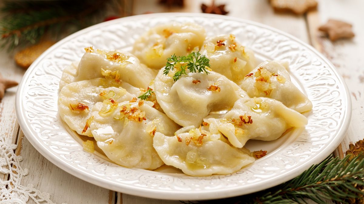 Pierogi na wigilię z serem wędzonym.