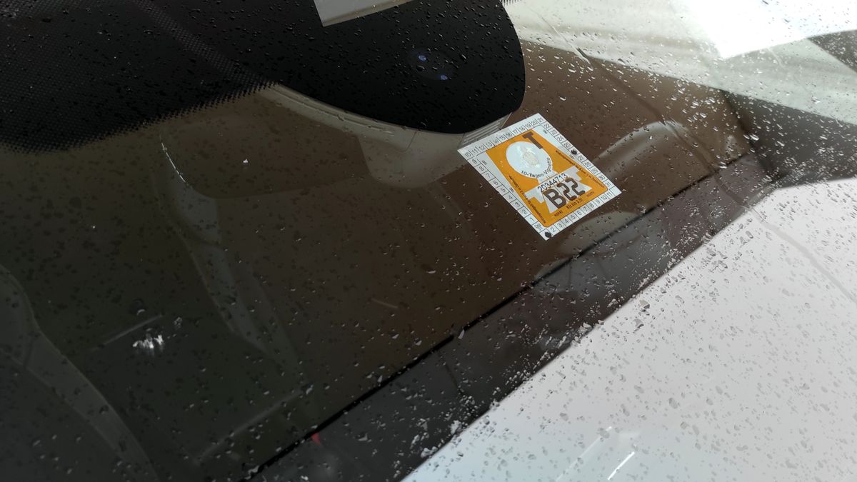 W niektórych krajach naklejki są potrzebne, by poruszać się autostradą. W Polsce będą konieczne, by wjechać do centrum miasta ze strefą czystego transportu