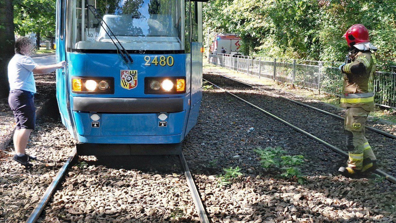 11.09.2025 r. Wypadek samochodu osobowego i tramwaju.