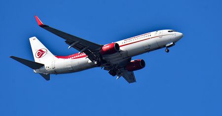 Francja chce droższych biletów lotniczych. Bo obecne nie chronią klimatu