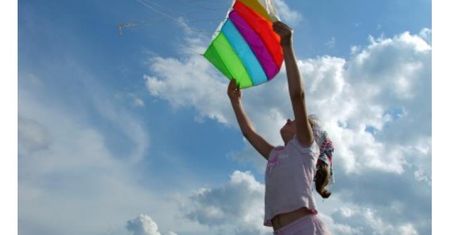 Nie potrzebujesz zabawek. Te wiosenne zabawy zachwycą każde dziecko