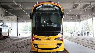 Utrudnienia w kursowaniu tramwajów w Warszawie. Trzy linie jeżdżą objazdami