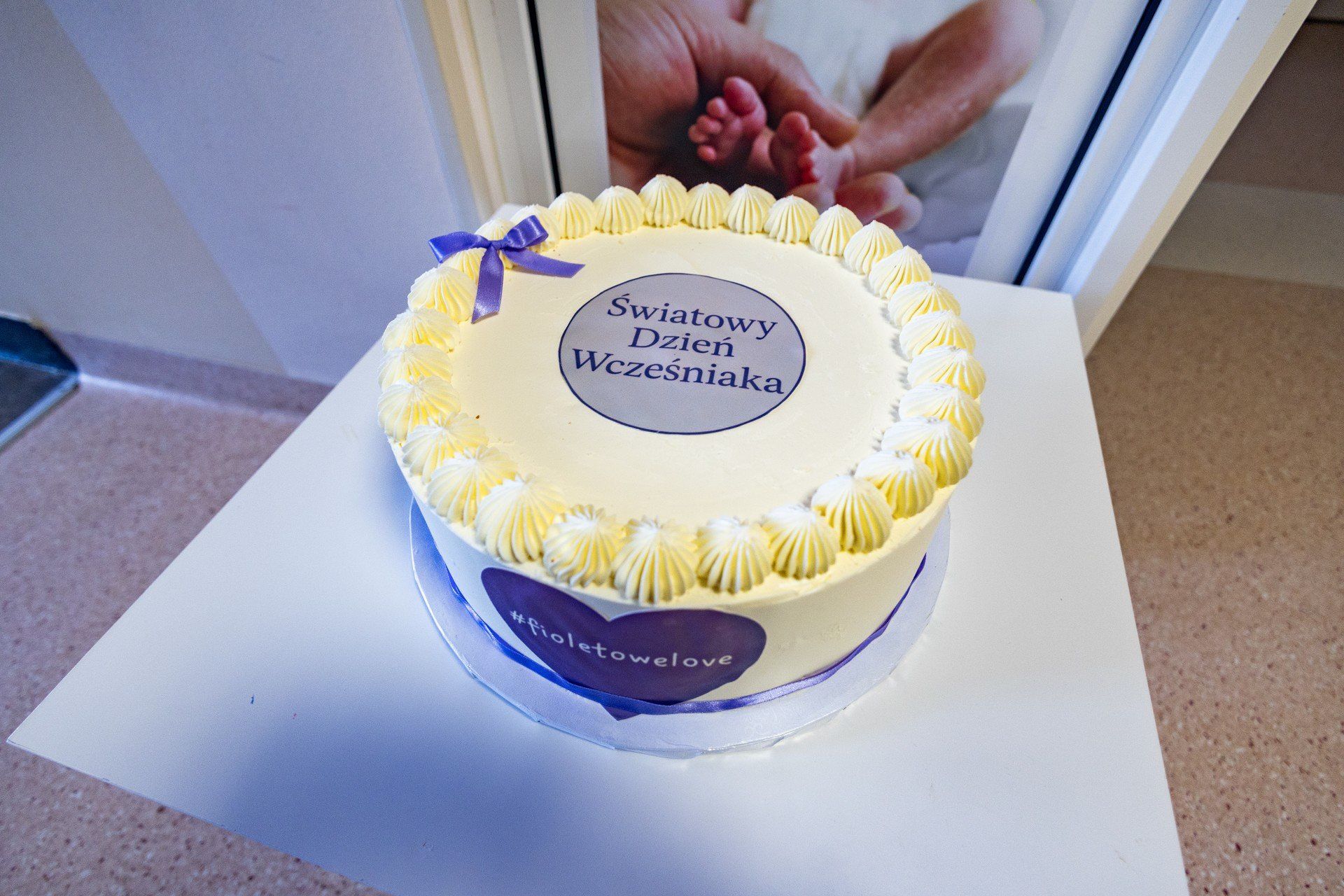 Przez cały listopad Szpital przybierze kolor fioletowy - barwę symbolizującą solidarność z wcześniakami i ich rodzinami.