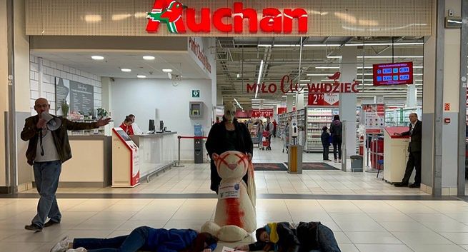 Auchan i Leroy Merlin sprzedają sprzęt i papierosy rosyjskiemu wojsku. Szef MSZ Ukrainy: to broń w agresji