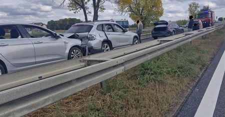 Groźny wypadek na S12. Zderzyły się cztery samochody, są ranni