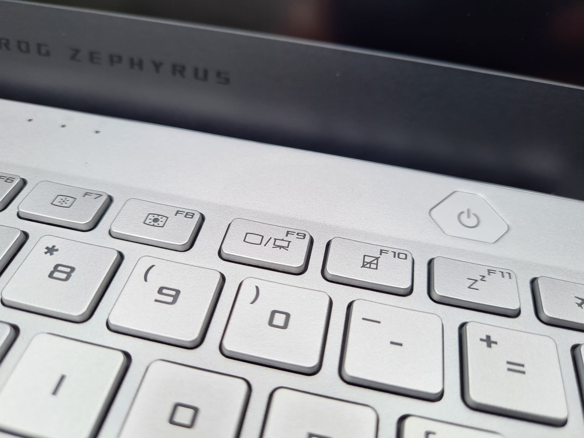 Test Asus ROG Zephyrus G14: osiem rdzeni od AMD i RTX 2060 w "czternastce" 16