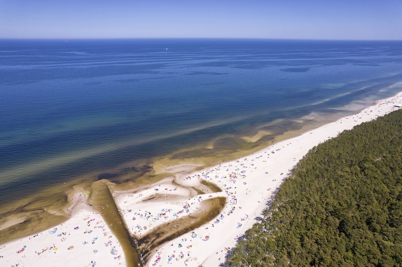 Dębki. Wakacyjny kurort z plażą, której nie da się zapomnieć