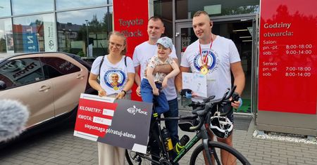 Ekstremalny rowerzysta znowu to zrobił!