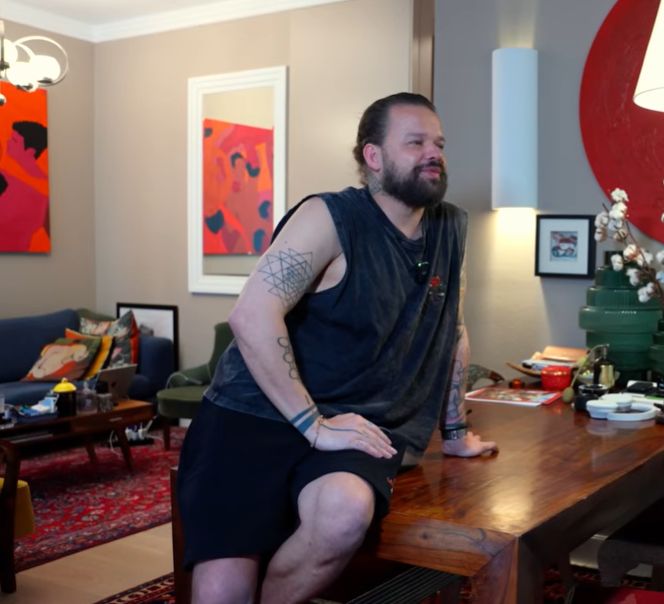 Michał Piróg w swojej jadalni