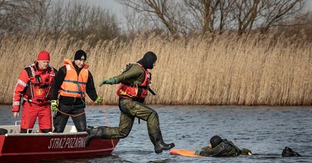 Lubelscy terytorialsi ćwiczyli ze strażakami i ratownikami WOPR na zalewie w Żółtańcach