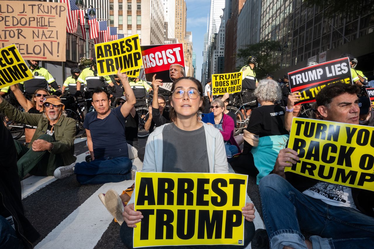 Protesty przeciw Trumpowi w Nowym Jorku. Policja zatrzymała demonstrantów