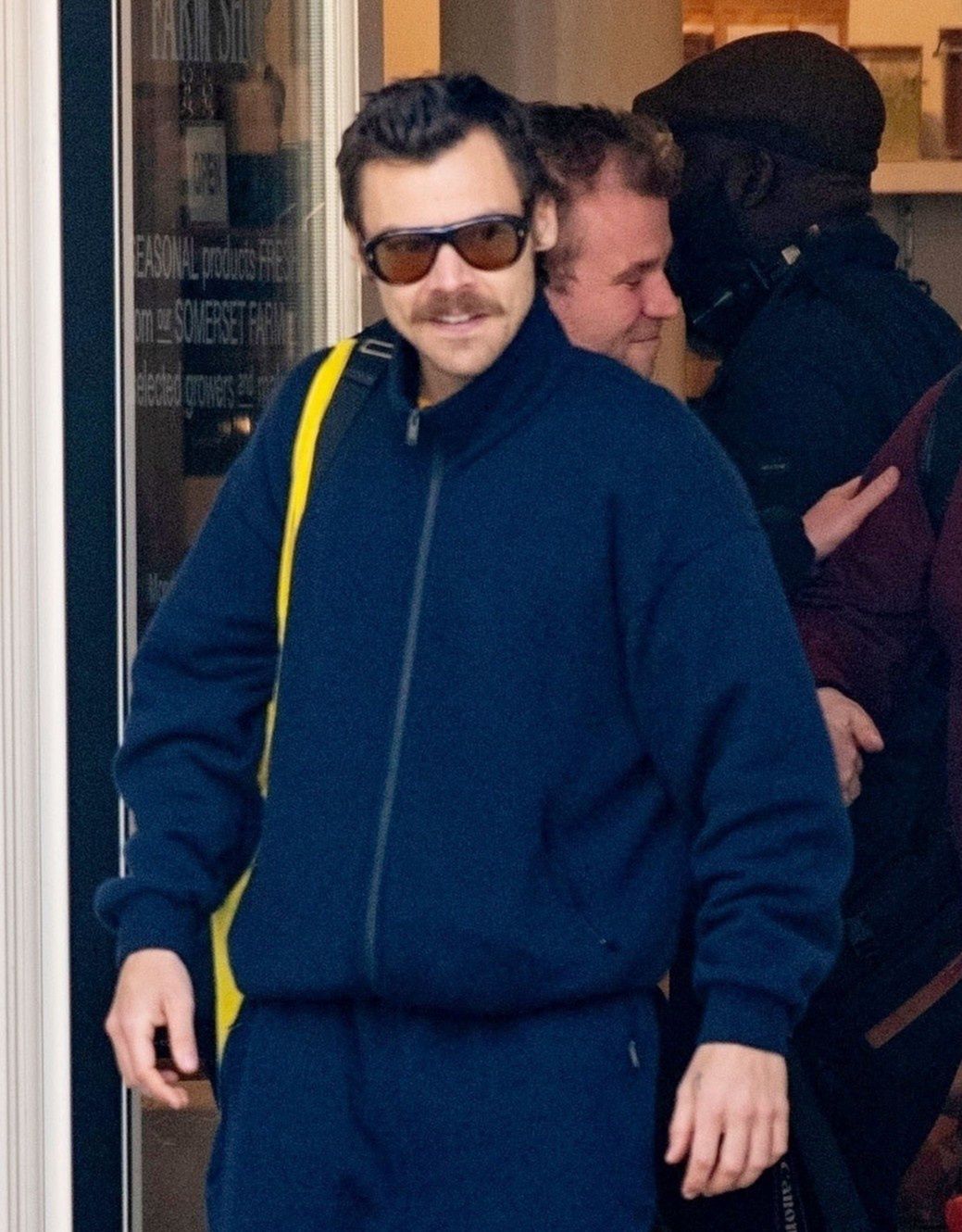 Harry Styles zapuścił bujnego wąsa