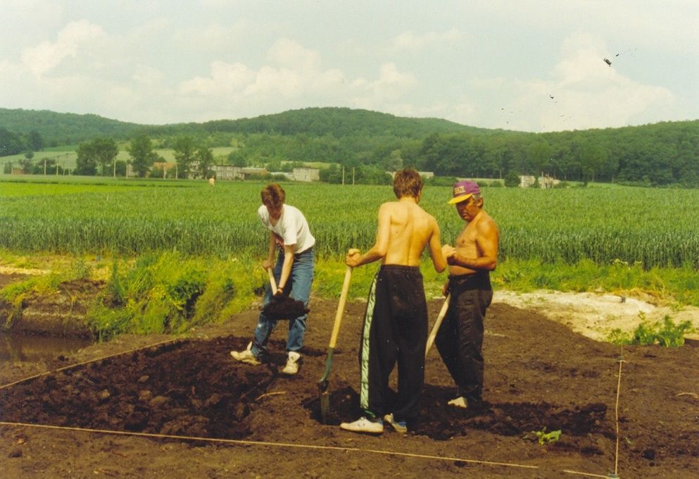 Archiwalne zdjęcie prac archeologicznych w Żuławce Małej.